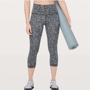 Lululemon Wunder Under Crop- 21”- Size 4